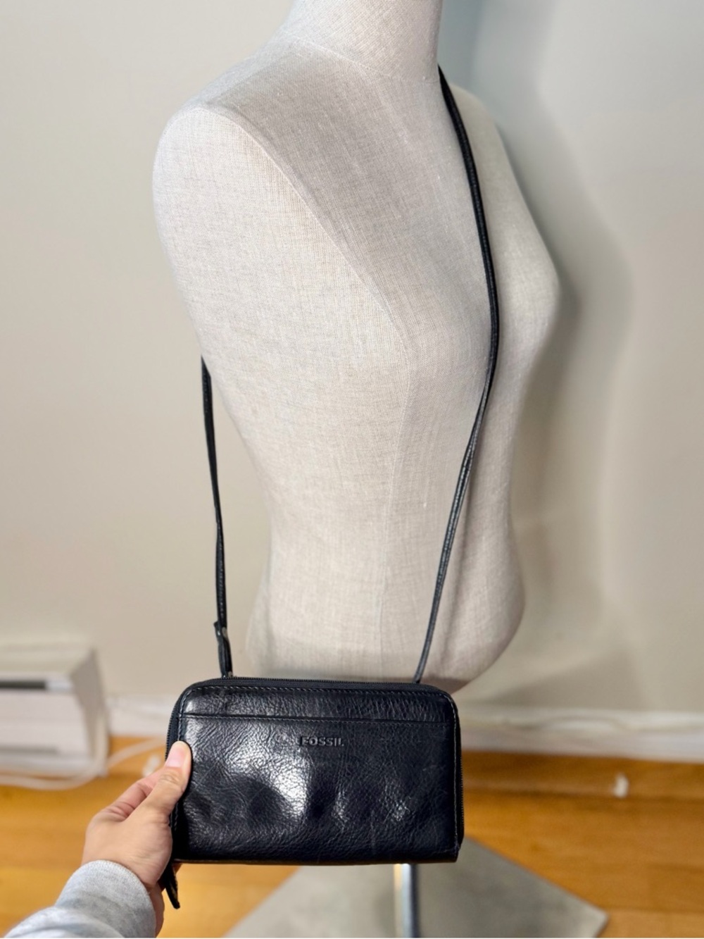 Fossil Black Leather Crossbody Bag Wallet Organizer Purse EUC Zip Solid Black